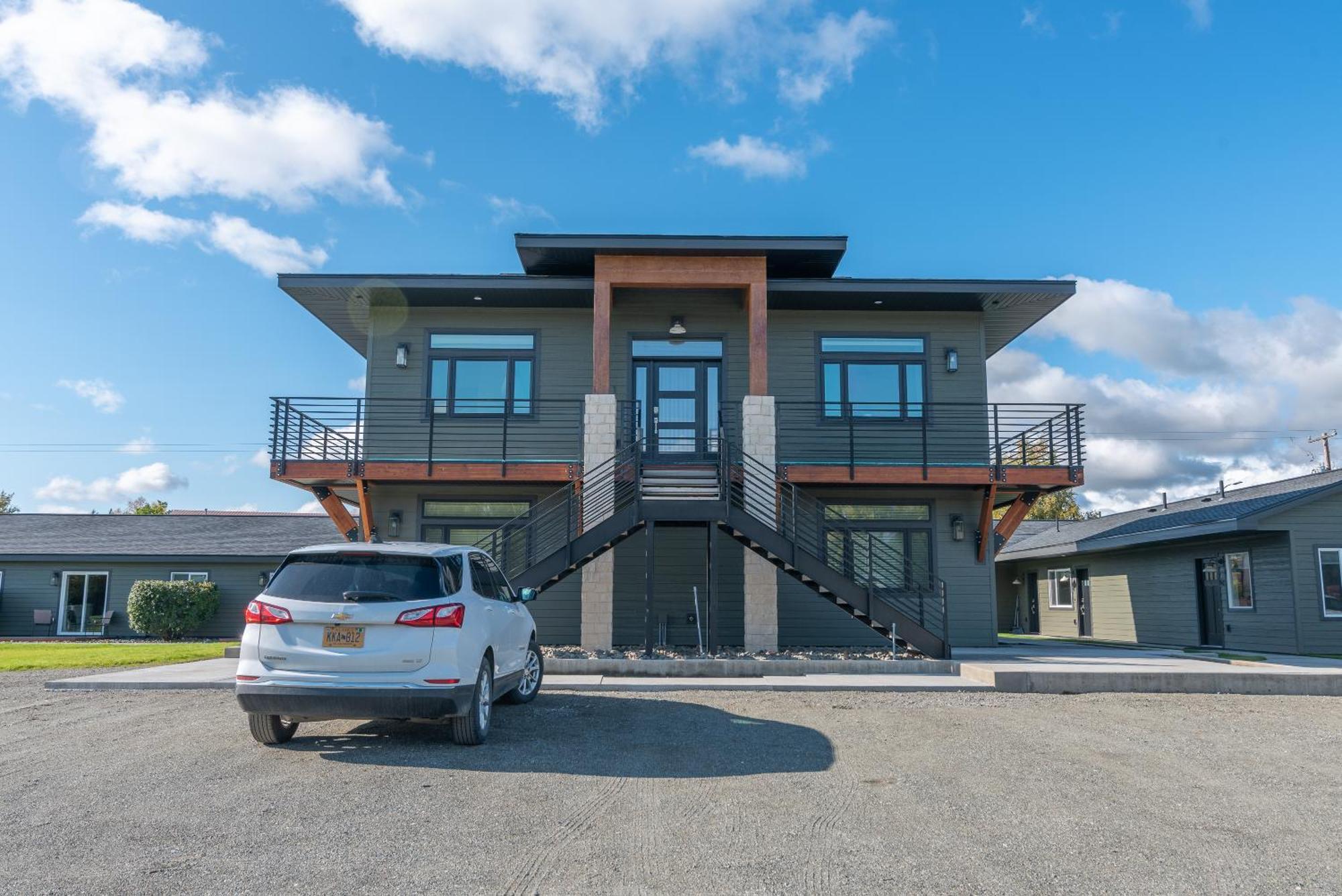 Colony Suites Palmer Exterior photo